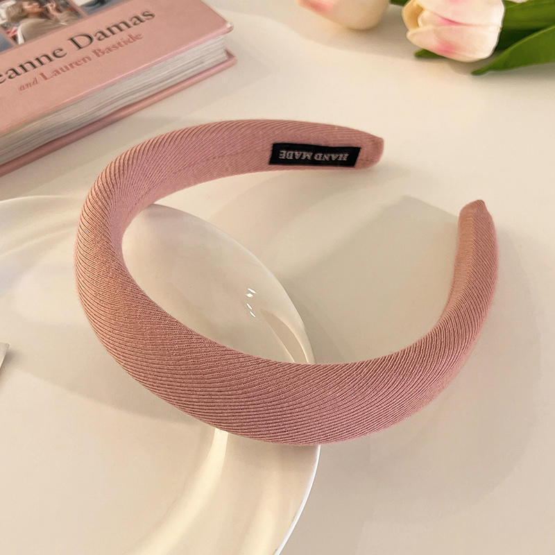 Cute Girl Going Out With Wide Brim Hair Hoop