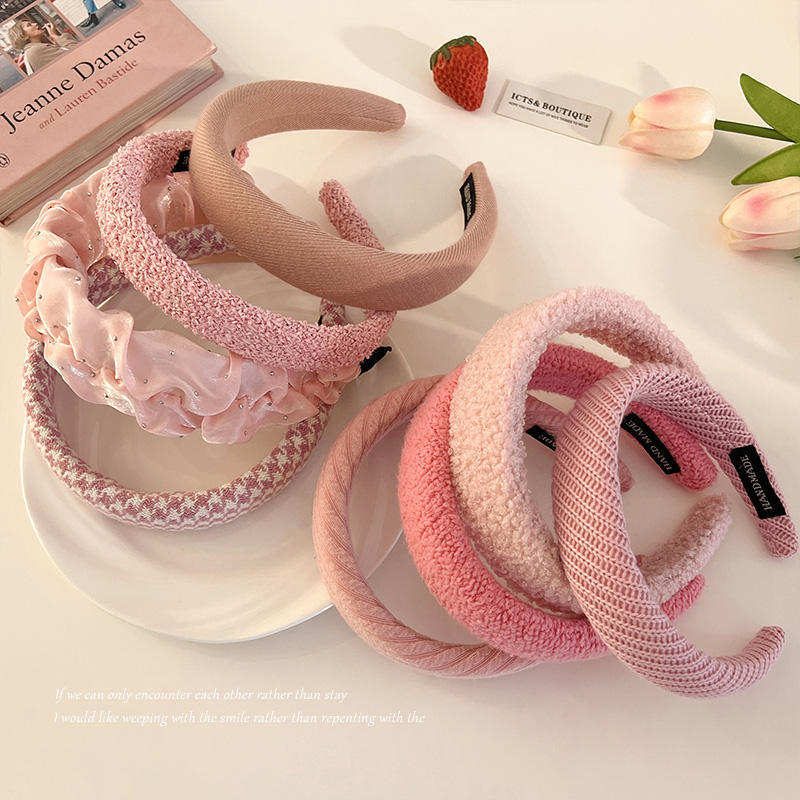 Cute Girl Going Out With Wide Brim Hair Hoop