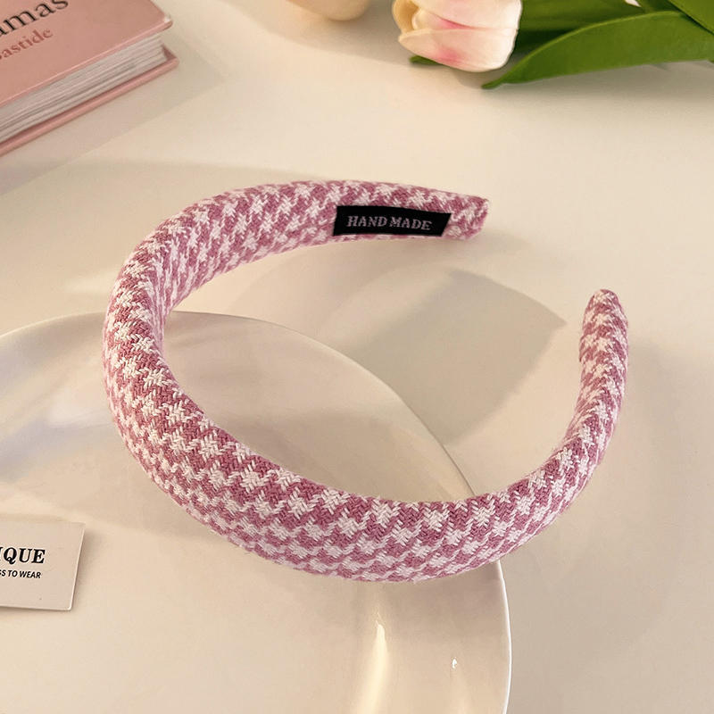 Cute Girl Going Out With Wide Brim Hair Hoop