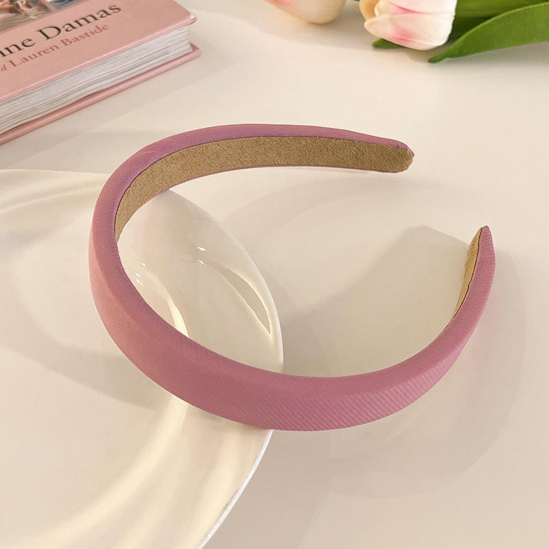 Cute Girl Going Out With Wide Brim Hair Hoop